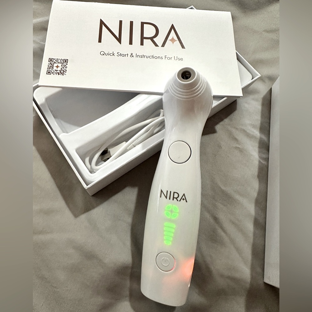 LIKE NEW & FREE GIFT!! NIRA Precision Laser Skincare Device❣️